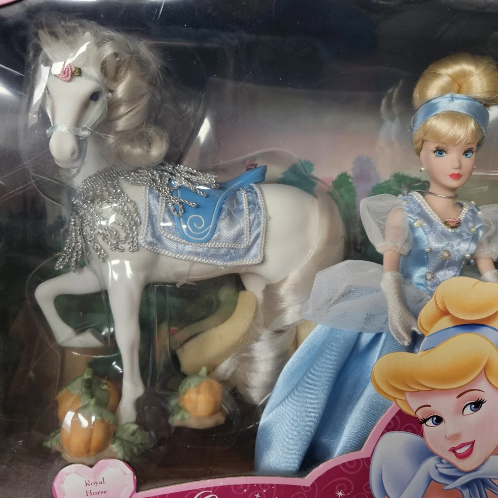 Disney Cinderella Porcelain Keepsake Doll & Horse Collectible NRFM Vintage - Picture 2 of 13